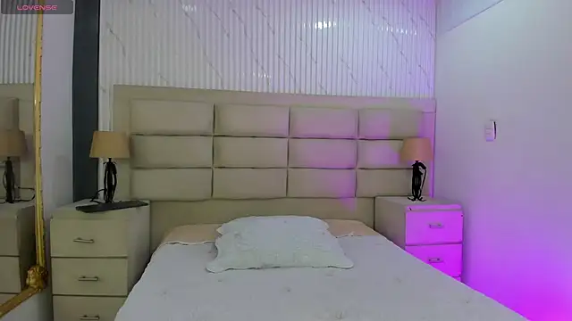 CarolineFyre online show from 04-02-26, 12:36