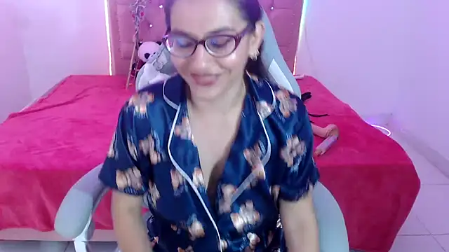 Snapshot of snowhot-69 chatting on 05-12-26, 09:06 snowhot-69 online show from 05-12-26, 09:06