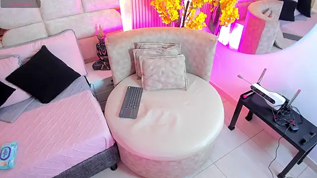 EmmaLovve online show from 04-18-26, 02:26