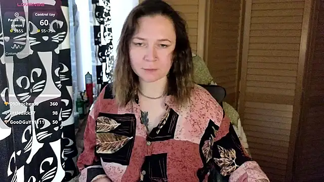Snapshot of Ozalin_ chatting on 06-03-26, 02:33 Ozalin online show from 06-03-26, 02:33