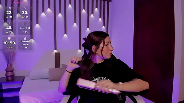 charlottee27  online show from 04-11-26, 02:16