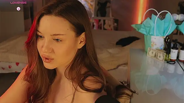 Alisia here online show from 04-13-26, 02:33