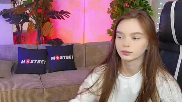 Snapshot of Zlata_Sky chatting on 12-06-24, 03:33 Zlata Sky online show from 12-06-24, 03:33