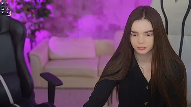Snapshot of Zlata_Sky chatting on 02-21-25, 01:44 Zlata Sky online show from 02-21-25, 01:44