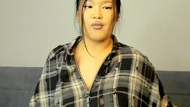 luna yum online show from 02-09-26, 06:12