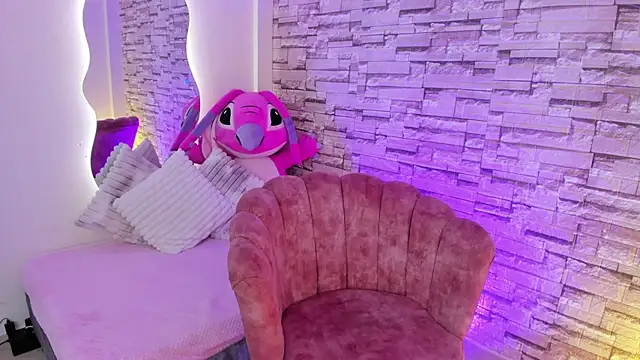 Snapshot of Elarossie chatting on 03-08-26, 07:39 Elarossie online show from 03-08-26, 07:39