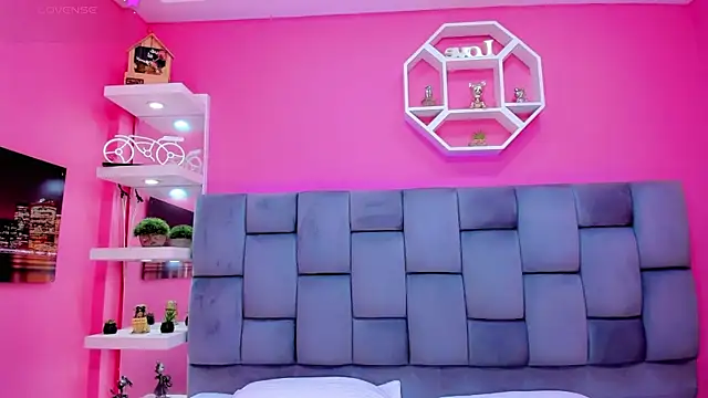 ManuelaJohnson online show from 04-12-26, 12:43