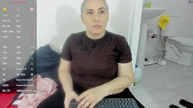 Snapshot of mature_gold1 chatting on 04-25-26, 12:30 mature gold1 online show from 04-25-26, 12:30