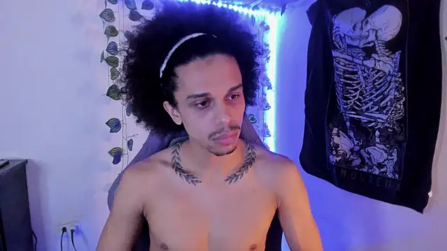 Snapshot of Aaron_Hopper chatting on 03-04-26, 12:55 Aaron Hopper online show from 03-04-26, 12:55