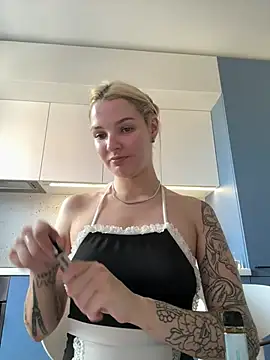 Snapshot of SinLuna_ chatting on 06-19-26, 02:10 SinLuna online show from 06-19-26, 02:10
