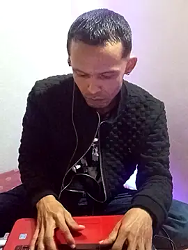 Snapshot of DeivisDeejay chatting on 03-12-26, 05:46 DeivisDeejay online show from 03-12-26, 05:46