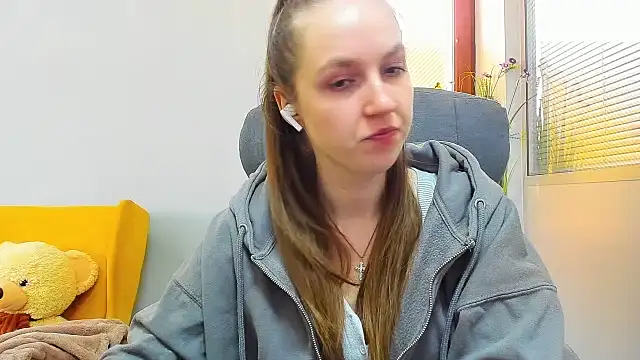 Snapshot of Nessi-Morris chatting on 03-04-26, 09:37 Nessi-Morris online show from 03-04-26, 09:37