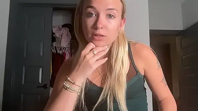 Snapshot of kelseyblu chatting on 05-07-26, 12:16 kelseyblu online show from 05-07-26, 12:16