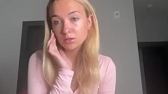 Snapshot of kelseyblu chatting on 05-08-26, 12:49 kelseyblu online show from 05-08-26, 12:49