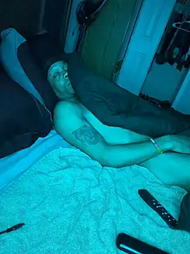 Snapshot of Suavea757 chatting on 02-11-26, 10:53 Suavea757 online show from 02-11-26, 10:53