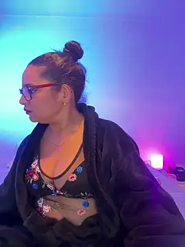 Snapshot of MelOnlyOf chatting on 03-10-26, 10:37 MelOnlyOf online show from 03-10-26, 10:37