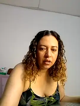Snapshot of risitos23 chatting on 07-19-26, 10:02 risitos23 online show from 07-19-26, 10:02