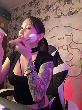 Snapshot of YukiiTYAN chatting on 02-12-26, 04:35 YukiiTYAN online show from 02-12-26, 04:35