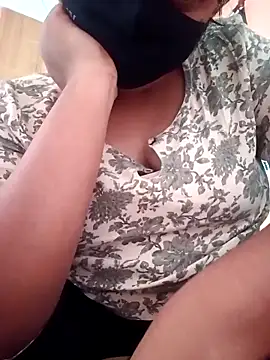 Snapshot of vyshali_vyshu chatting on 02-24-26, 11:52 vyshali vyshu online show from 02-24-26, 11:52