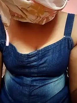 Snapshot of vyshali_vyshu chatting on 03-09-26, 06:34 vyshali vyshu online show from 03-09-26, 06:34