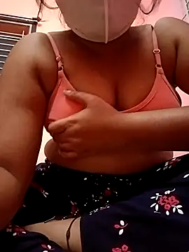 Snapshot of vyshali_vyshu chatting on 03-16-26, 02:43 vyshali vyshu online show from 03-16-26, 02:43