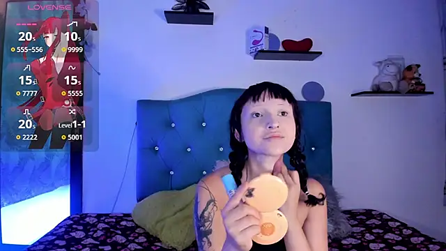 Snapshot of Gemma_honey chatting on 05-20-26, 01:17 Gemma honey online show from 05-20-26, 01:17
