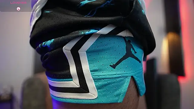 Snapshot of TaylerCross_ chatting on 02-26-26, 06:40 TaylerCross online show from 02-26-26, 06:40