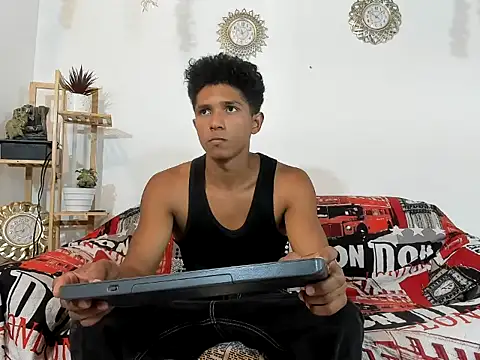 Yoel hot2004 online show from 02-13-26, 07:32