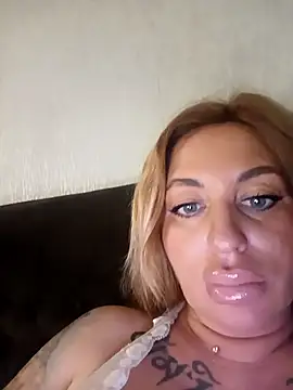 MiaMooly online show from 04-05-26, 05:43