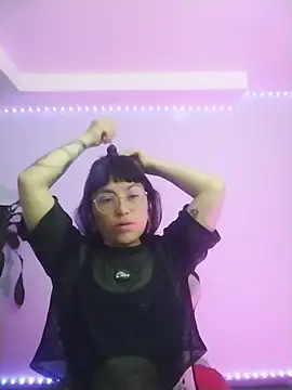 Snapshot of missfungi8 chatting on 02-19-26, 01:01 missfungi8 online show from 02-19-26, 01:01