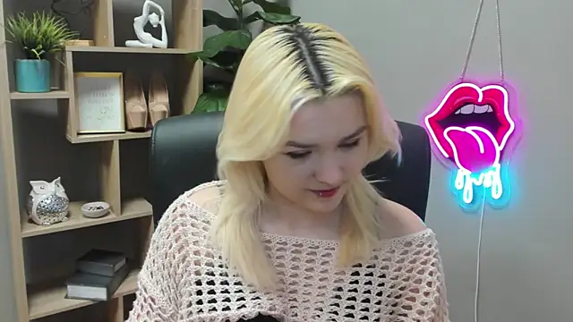 SweetLilyxo online show from 03-18-26, 07:22