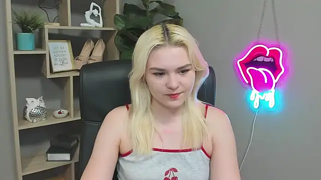 SweetLilyxo online show from 04-11-26, 06:29