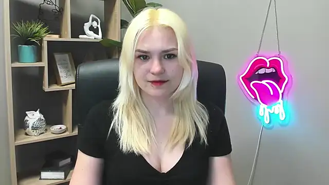 Snapshot of SweetLilyxo chatting on 04-27-26, 01:20 SweetLilyxo online show from 04-27-26, 01:20