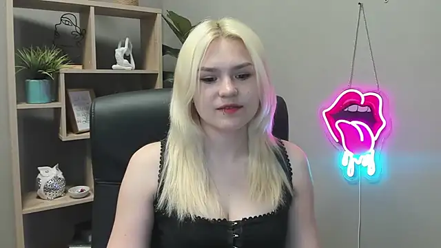 Snapshot of SweetLilyxo chatting on 05-08-26, 06:41 SweetLilyxo online show from 05-08-26, 06:41