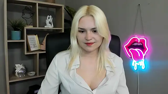 Snapshot of SweetLilyxo chatting on 05-12-26, 01:30 SweetLilyxo online show from 05-12-26, 01:30