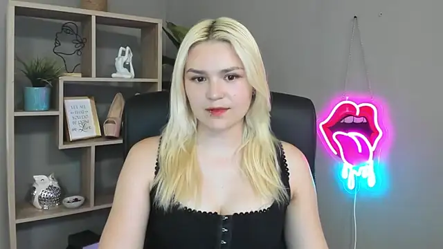 Snapshot of SweetLilyxo chatting on 05-24-26, 01:27 SweetLilyxo online show from 05-24-26, 01:27
