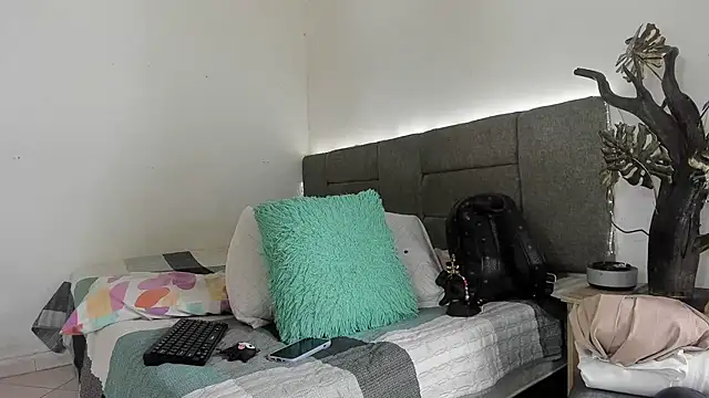 Zoel Amber20 online show from 04-12-26, 10:04