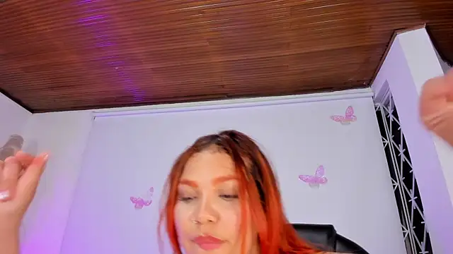 Snapshot of PamelaQueen_ chatting on 05-27-26, 01:57 PamelaQueen online show from 05-27-26, 01:57