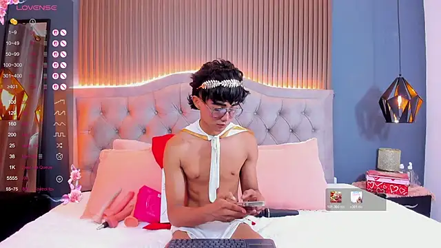 Noa 03 online show from 04-11-26, 06:23