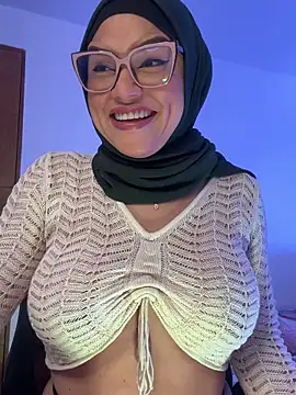 Snapshot of Amira-Awhada chatting on 04-16-26, 09:39 Amira-Awhada online show from 04-16-26, 09:39