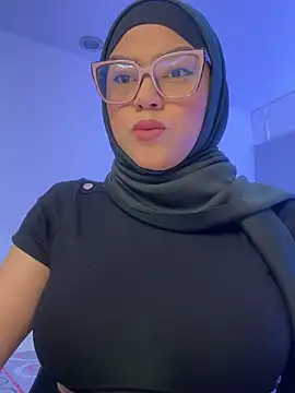 Snapshot of Amira-Awhada chatting on 04-20-26, 09:05 Amira-Awhada online show from 04-20-26, 09:05