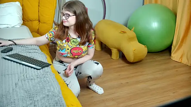 ChloeHalses online show from 04-21-26, 05:14