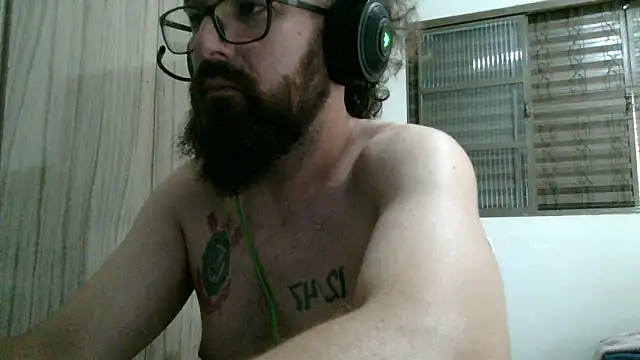 Snapshot of Redlovecouple chatting on 02-12-26, 03:07 Redlovecouple online show from 02-12-26, 03:07