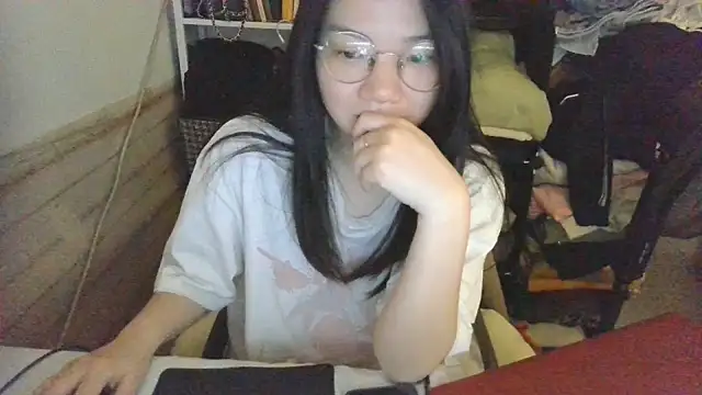 Snapshot of xiaoxiaowan11 chatting on 03-30-26, 03:18 xiaoxiaowan11 online show from 03-30-26, 03:18