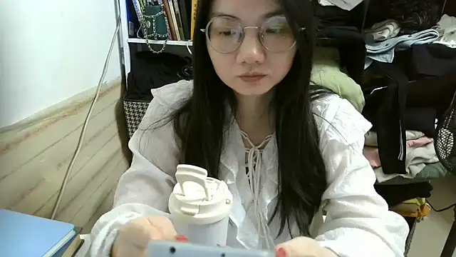 Snapshot of xiaoxiaowan11 chatting on 04-01-26, 12:06 xiaoxiaowan11 online show from 04-01-26, 12:06