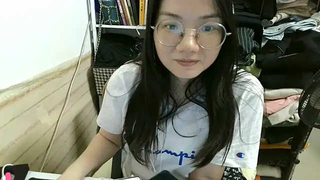 Snapshot of xiaoxiaowan11 chatting on 04-07-26, 12:05 xiaoxiaowan11 online show from 04-07-26, 12:05
