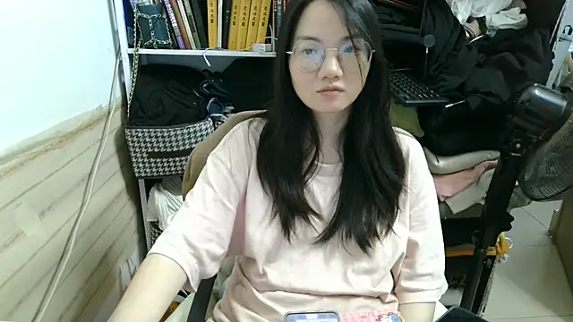 Snapshot of xiaoxiaowan11 chatting on 04-10-26, 11:48 xiaoxiaowan11 online show from 04-10-26, 11:48