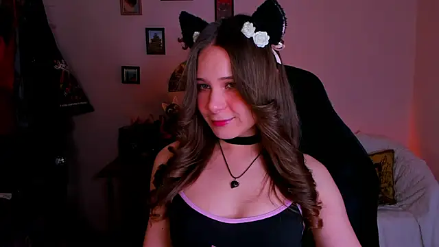 Snapshot of LanaLovely chatting on 05-27-26, 06:32 LanaLovely online show from 05-27-26, 06:32