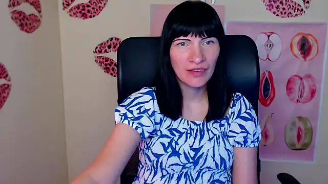 Snapshot of Rosalinda_ro chatting on 05-21-26, 06:04 Rosalinda ro online show from 05-21-26, 06:04