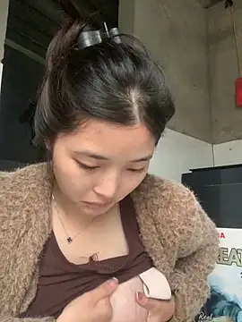 Snapshot of Suzu_xx01 chatting on 05-03-26, 11:00 Suzu xx01 online show from 05-03-26, 11:00